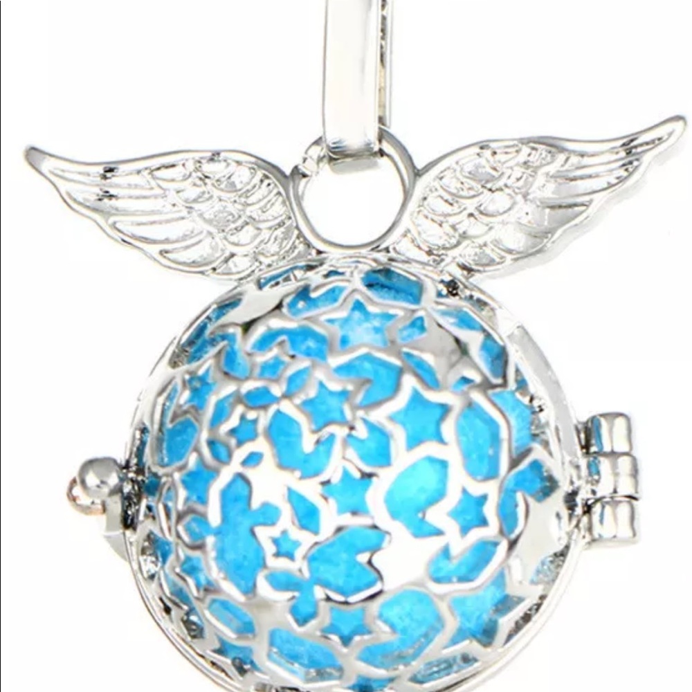 Angel wings oil diffuser